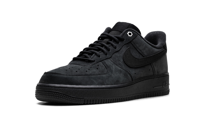 NIKE AIR FORCE 1 LOW &