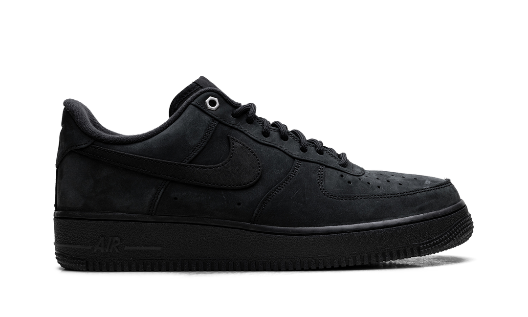NIKE AIR FORCE 1 LOW &