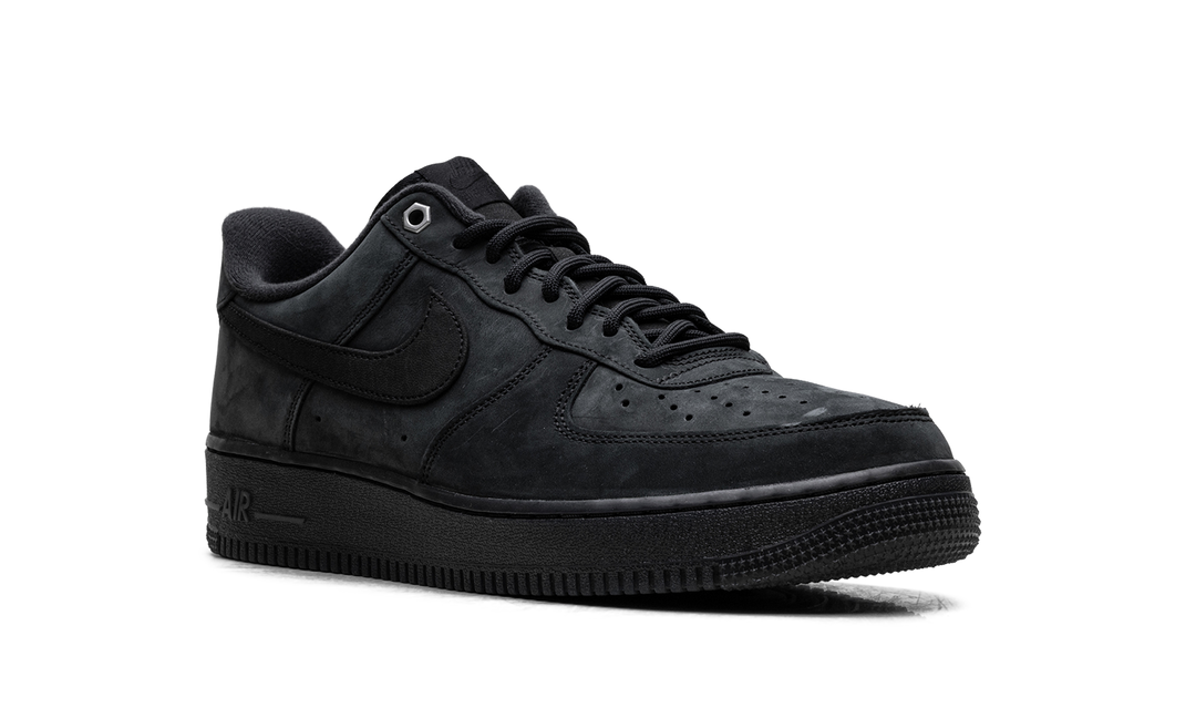 NIKE AIR FORCE 1 LOW &
