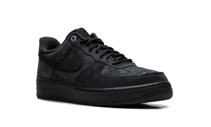 NIKE AIR FORCE 1 LOW &