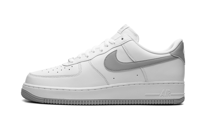 NIKE AIR FORCE 1 LOW &