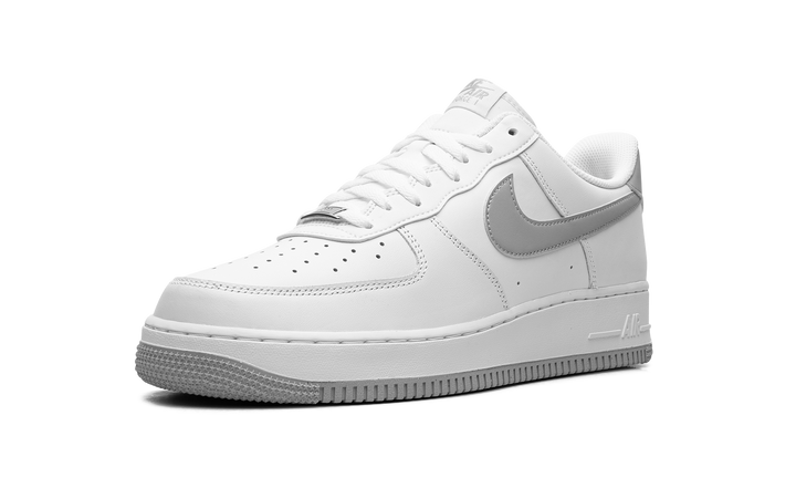 NIKE AIR FORCE 1 LOW &