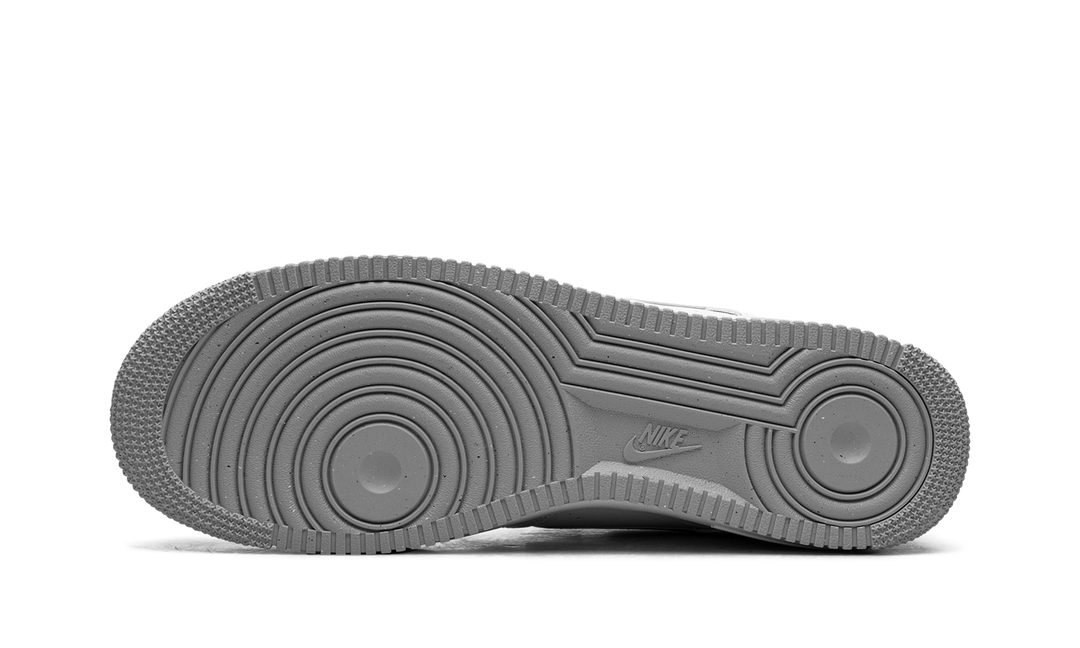 NIKE AIR FORCE 1 LOW &
