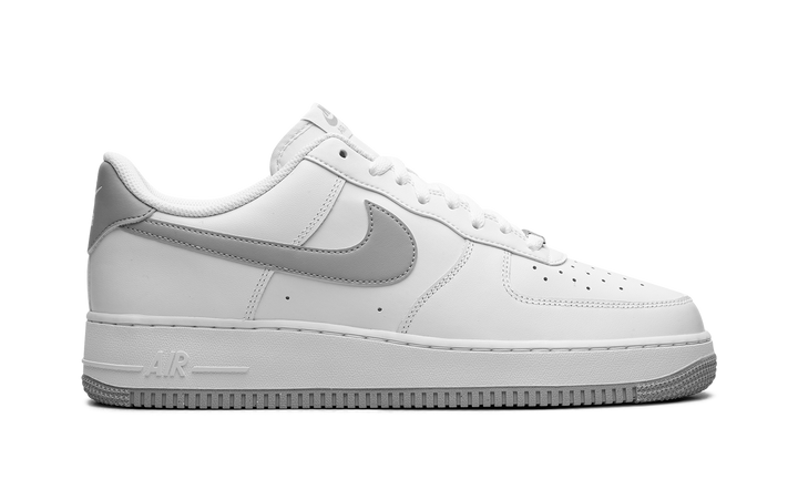 NIKE AIR FORCE 1 LOW &