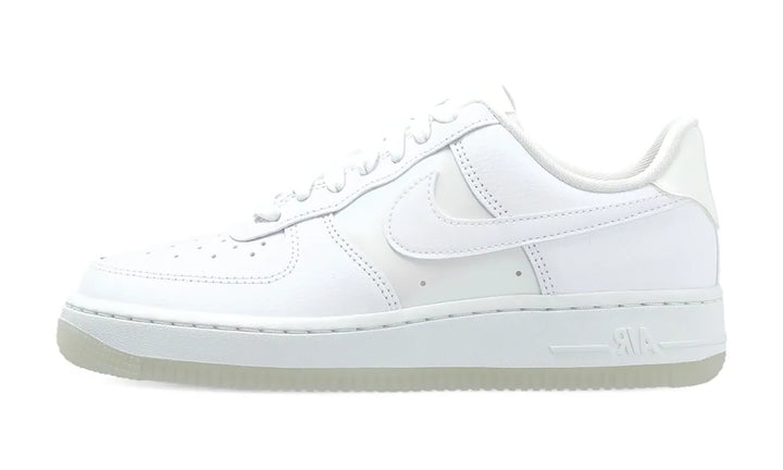 NIKE AIR FORCE 1 LOW &