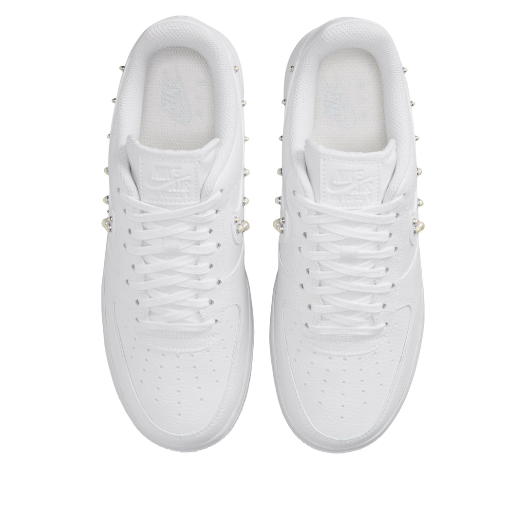 NIKE AIR FORCE 1 LOW &