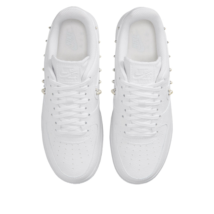 NIKE AIR FORCE 1 LOW &