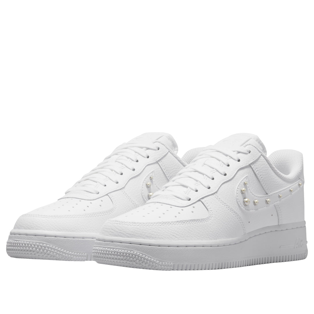 NIKE AIR FORCE 1 LOW &