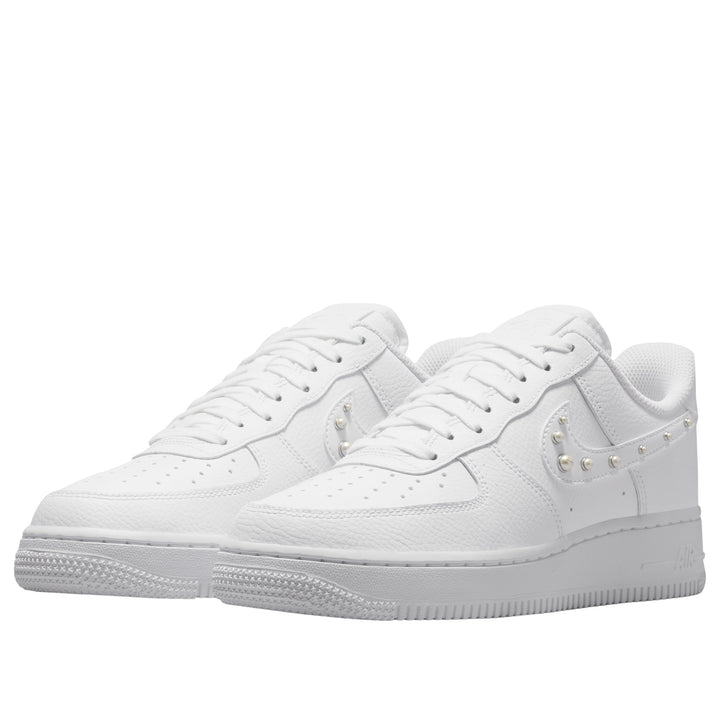 NIKE AIR FORCE 1 LOW &
