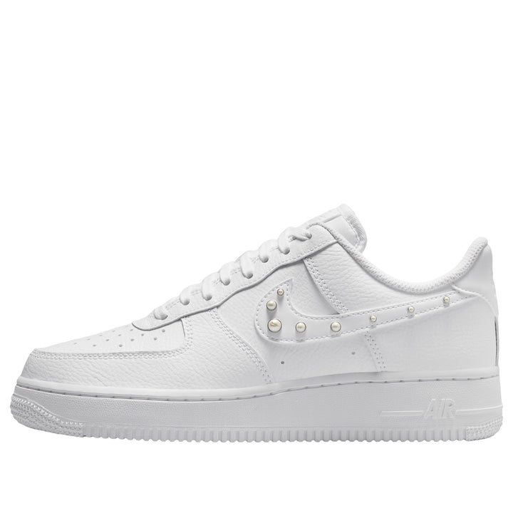 NIKE AIR FORCE 1 LOW &