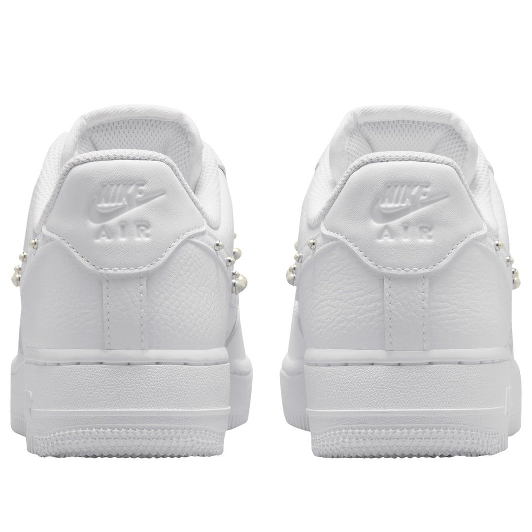 NIKE AIR FORCE 1 LOW &