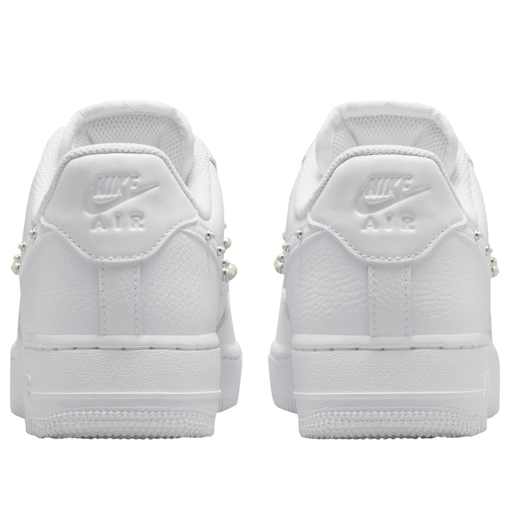 NIKE AIR FORCE 1 LOW &