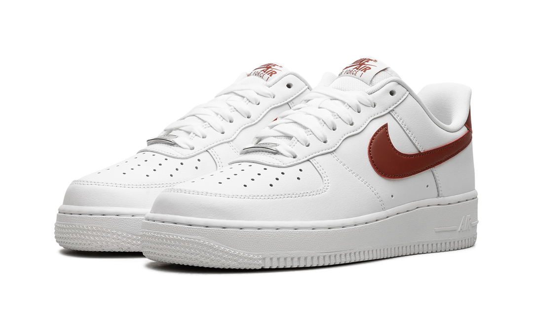 NIKE AIR FORCE 1 LOW &