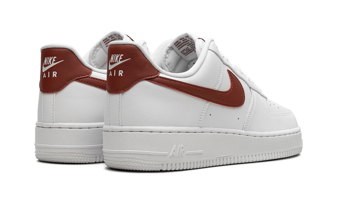 NIKE AIR FORCE 1 LOW &