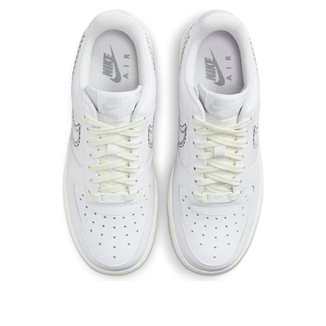 NIKE AIR FORCE 1 LOW &
