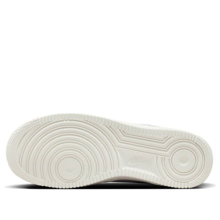 NIKE AIR FORCE 1 LOW &