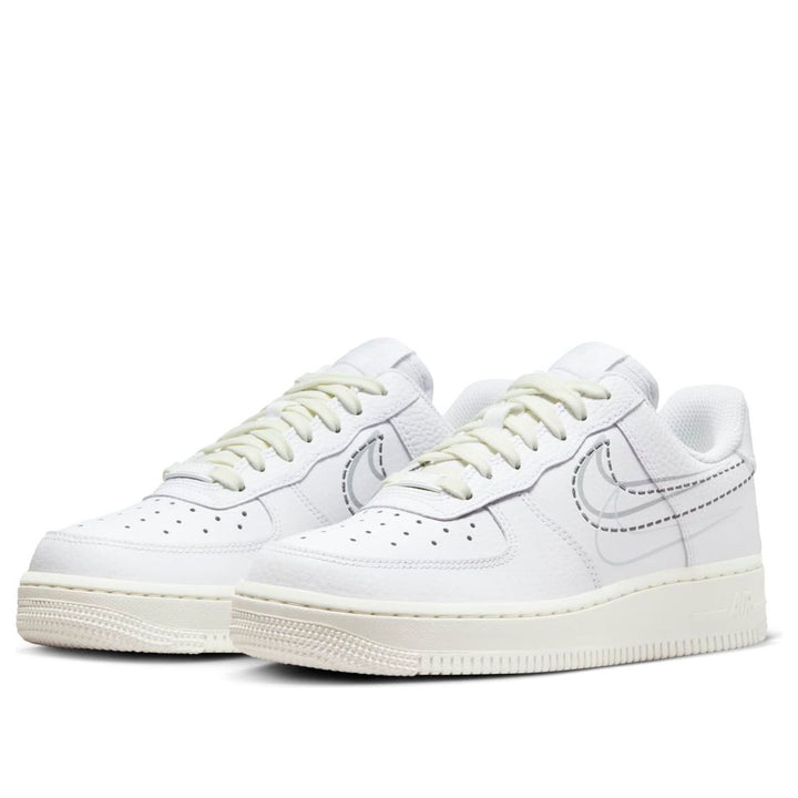NIKE AIR FORCE 1 LOW &