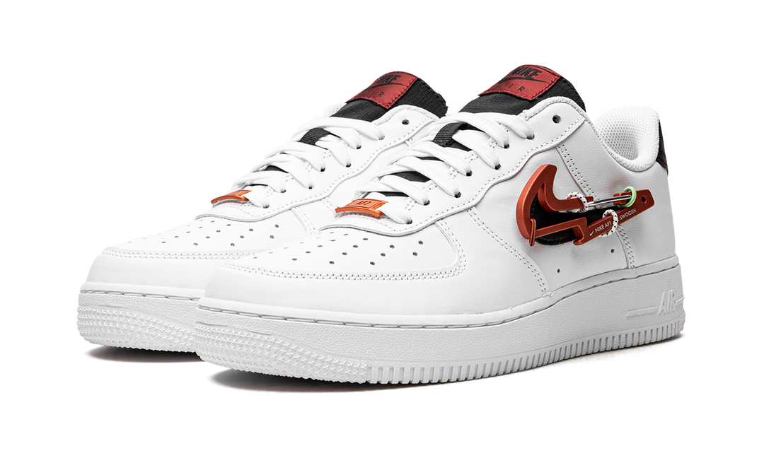 NIKE AIR FORCE 1 LOW CARABINER SWOOSH