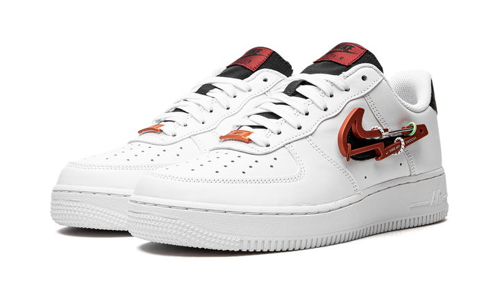 NIKE AIR FORCE 1 LOW CARABINER SWOOSH