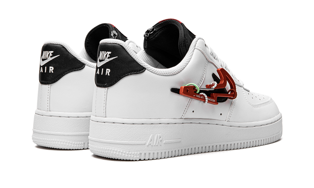 NIKE AIR FORCE 1 LOW CARABINER SWOOSH