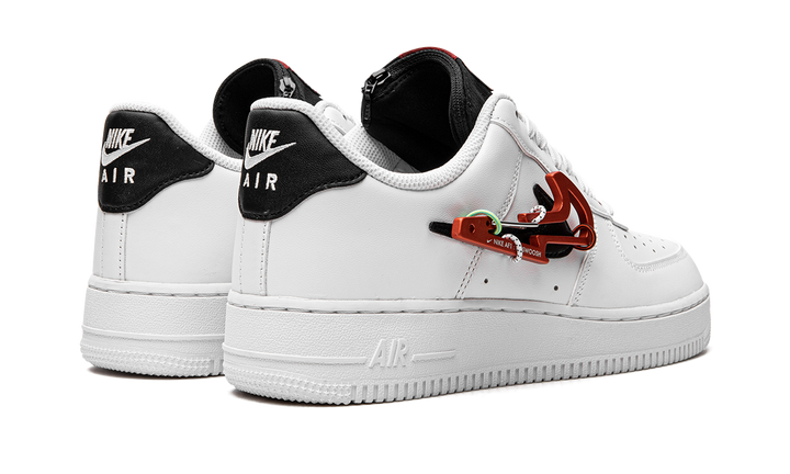 NIKE AIR FORCE 1 LOW CARABINER SWOOSH