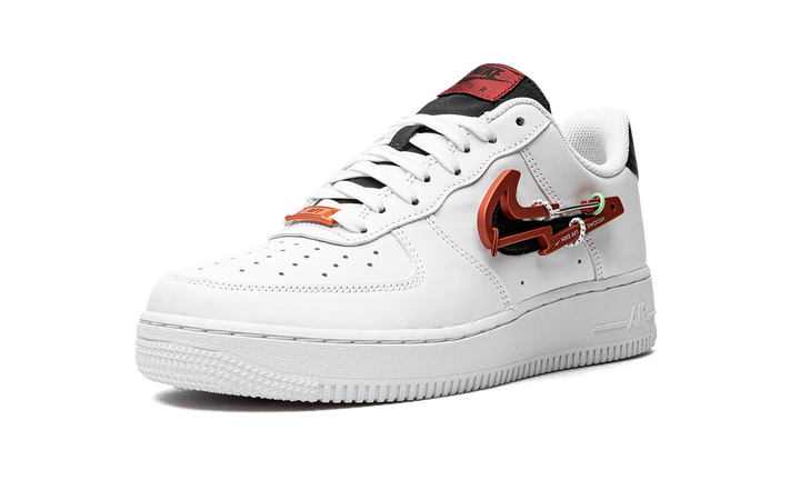 NIKE AIR FORCE 1 LOW CARABINER SWOOSH