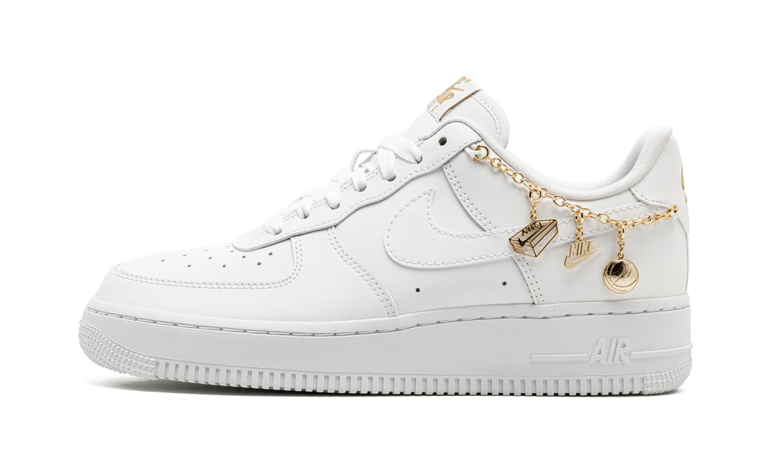 NIKE AIR FORCE 1 LOW LX WHITE PENDANT (WOMEN&