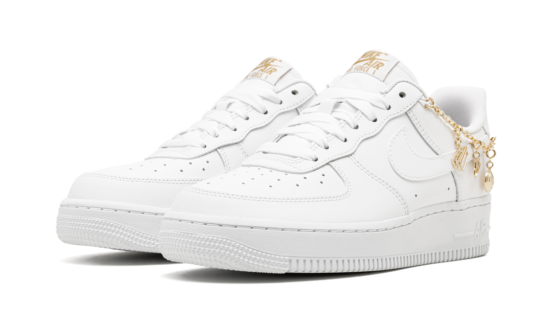 NIKE AIR FORCE 1 LOW LX WHITE PENDANT (WOMEN&
