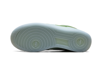 NIKE AIR FORCE 1 LOW PREMIUM LEBRON JAMES LA VOLTAGE GREEN — Stock