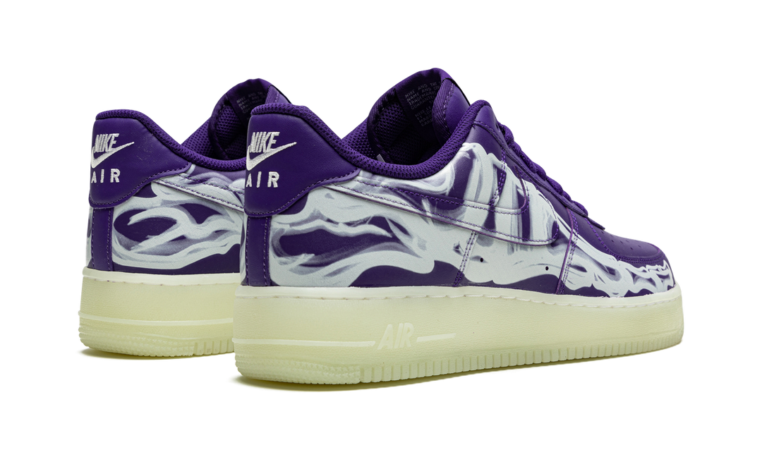 NIKE AIR FORCE 1 LOW &