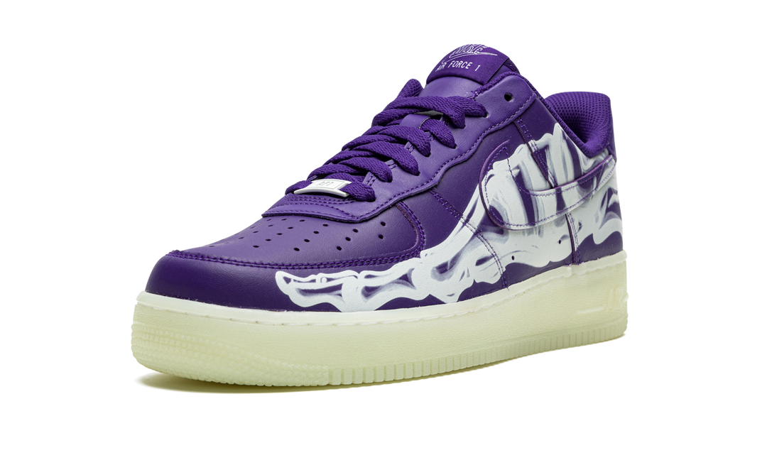 NIKE AIR FORCE 1 LOW &