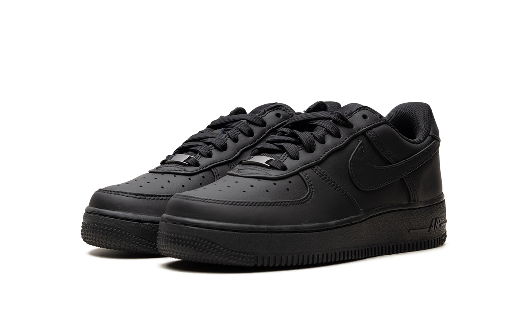 NIKE AIR FORCE 1 LOW RETRO PREMIUM TRIPLE BLACK BADGELESS