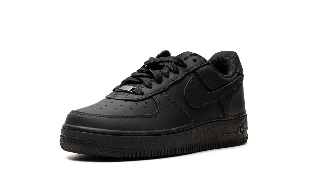 NIKE AIR FORCE 1 LOW RETRO PREMIUM TRIPLE BLACK BADGELESS