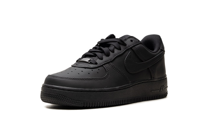 NIKE AIR FORCE 1 LOW RETRO PREMIUM TRIPLE BLACK BADGELESS