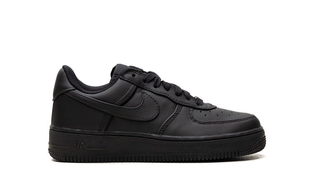 NIKE AIR FORCE 1 LOW RETRO PREMIUM TRIPLE BLACK BADGELESS