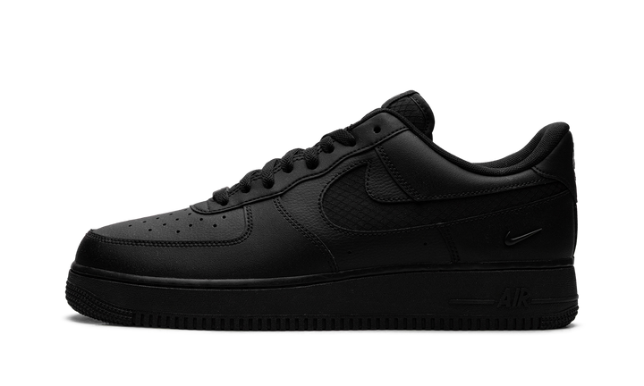 NIKE AIR FORCE 1 LOW SE TRIPLE BLACK RIPSTOP