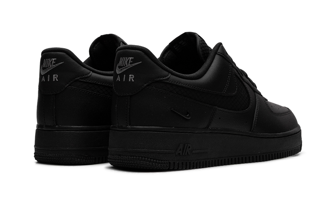 NIKE AIR FORCE 1 LOW SE TRIPLE BLACK RIPSTOP