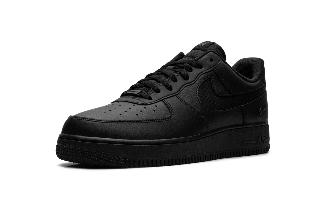 NIKE AIR FORCE 1 LOW SE TRIPLE BLACK RIPSTOP
