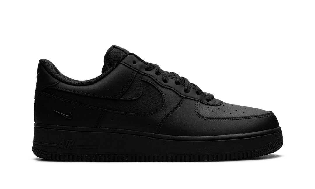 NIKE AIR FORCE 1 LOW SE TRIPLE BLACK RIPSTOP