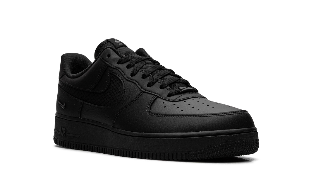 NIKE AIR FORCE 1 LOW SE TRIPLE BLACK RIPSTOP
