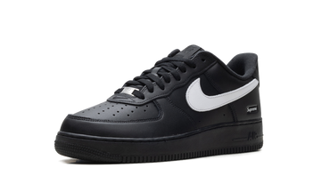 NIKE AIR FORCE 1 LOW SUPREME BLACK WHITE — Stock