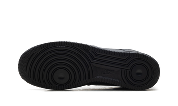 NIKE AIR FORCE 1 LOW SUPREME BLACK WHITE — Stock
