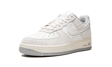 NIKE AIR FORCE 1 LOW WHITE PYTHON WOMENS — Stock