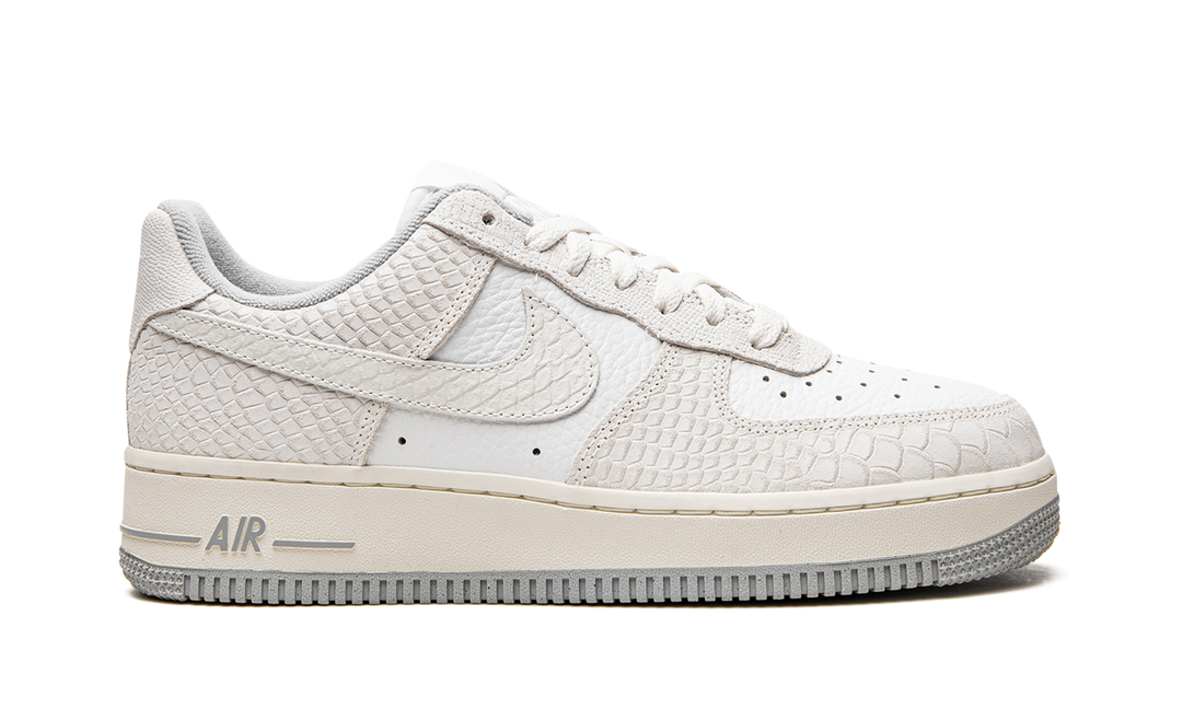 NIKE AIR FORCE 1 LOW WHITE PYTHON WOMENS