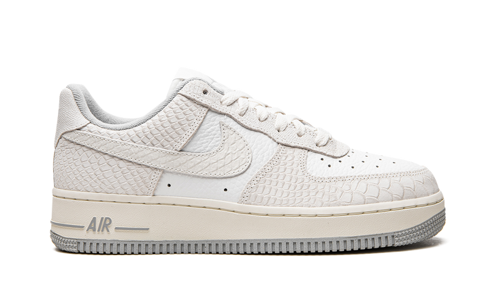 NIKE AIR FORCE 1 LOW WHITE PYTHON WOMENS