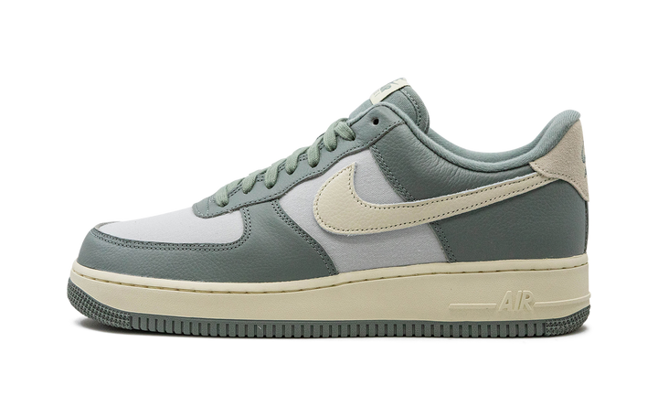 NIKE AIR FORCE 1 LX COCONUT MILK MICA GREEN