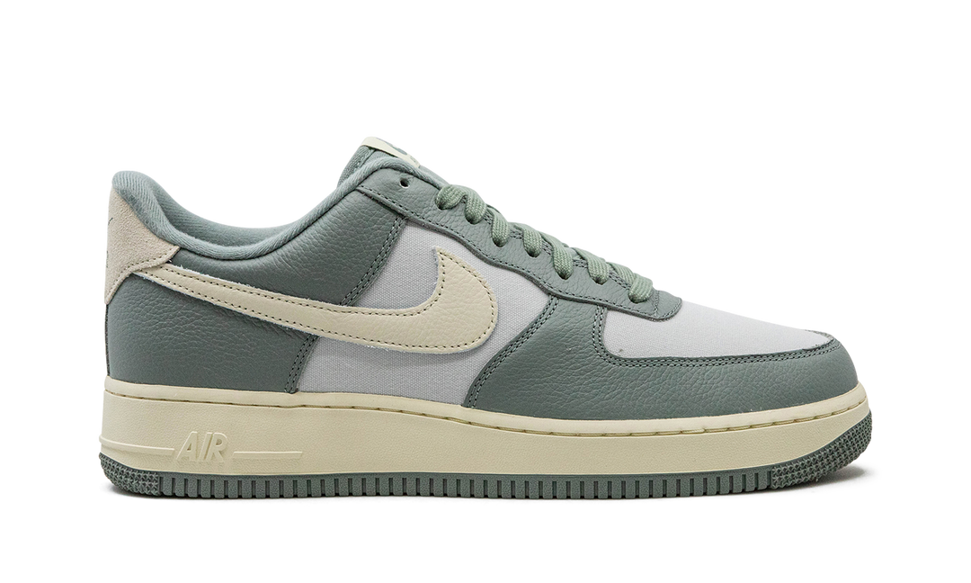 NIKE AIR FORCE 1 LX COCONUT MILK MICA GREEN