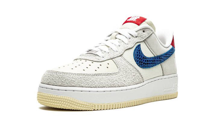 NIKE AIR FORCE 1 X UNDEFEATED 5 ON IT