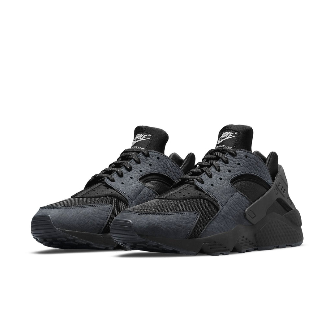 NIKE AIR HUARACHE HYPERLOCAL LONDON TRIPLE BLACK