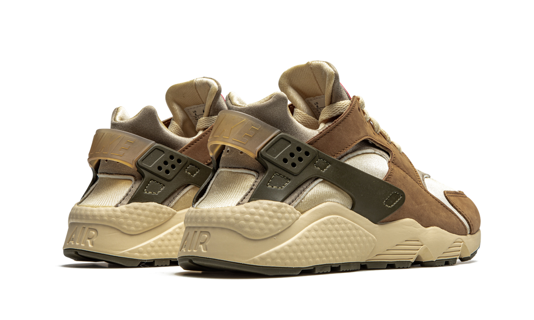 NIKE AIR HUARACHE STUSSY DESERT OAK 2021